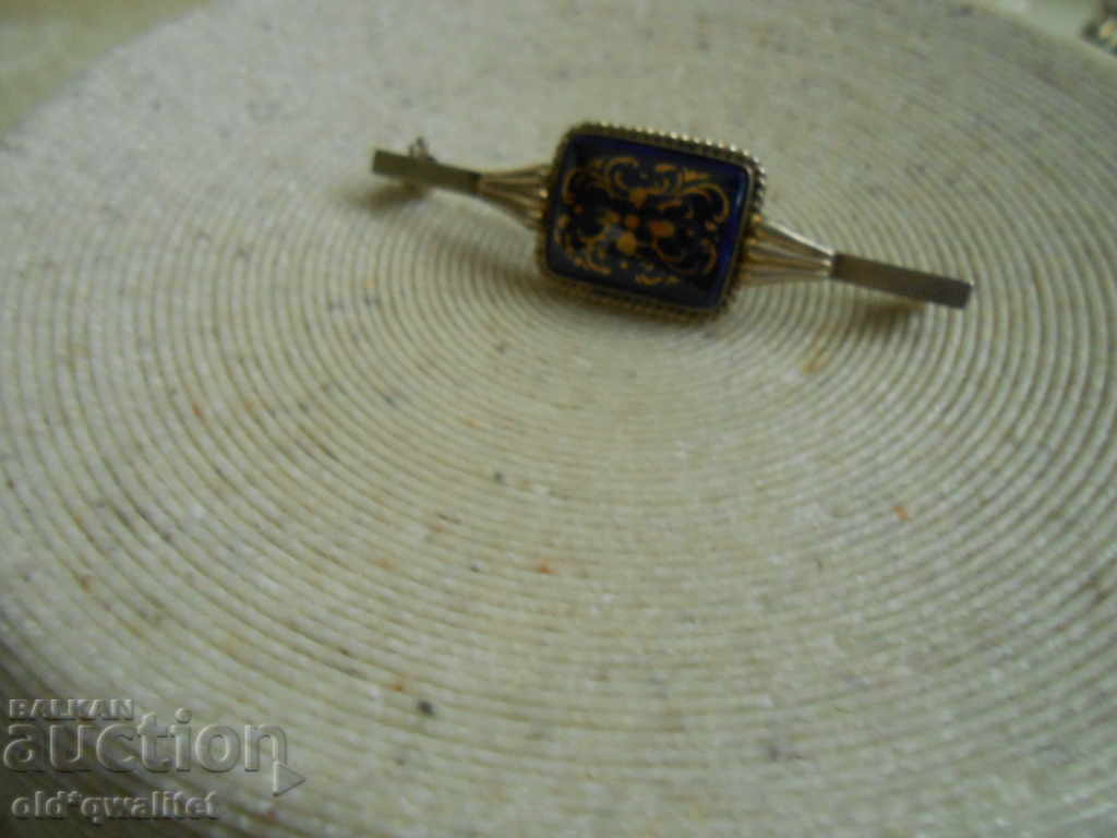 BROȘĂ MEISEN din porțelan, argint, semn distinctiv: sabii cu preț 227.00 BGN | € 116.06 BROȘĂ MEISEN din porțelan, argint, semn distinctiv: sabii cu preț 227.00 BGN | € 116.06