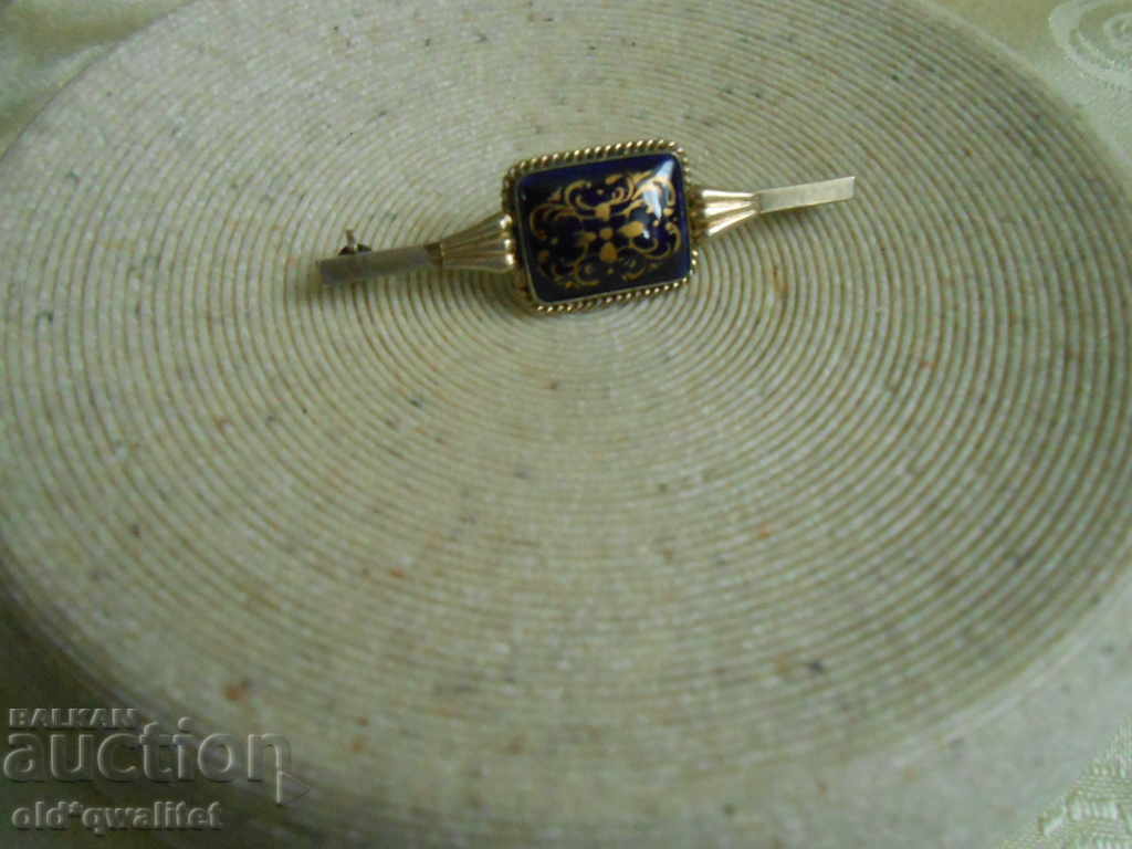 Licitație BROȘĂ MEISEN din porțelan, argint, semn distinctiv: sabii Licitație BROȘĂ MEISEN din porțelan, argint, semn distinctiv: sabii