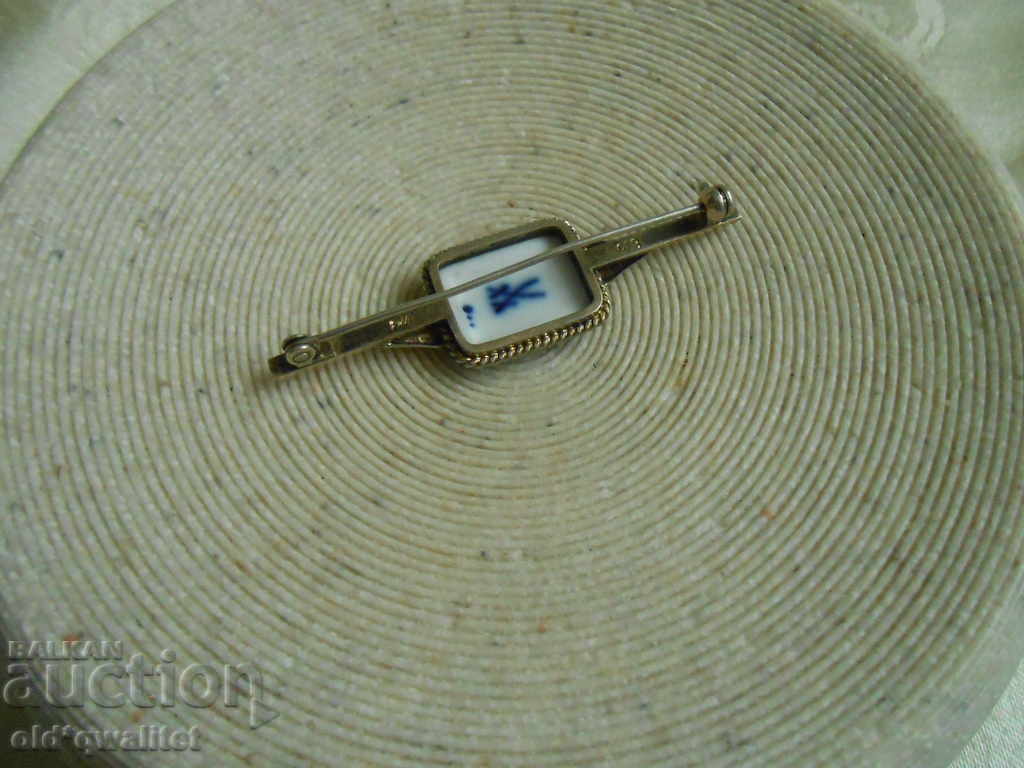 BROȘĂ MEISEN din porțelan, argint, semn distinctiv: sabii - 5 BROȘĂ MEISEN din porțelan, argint, semn distinctiv: sabii - 5