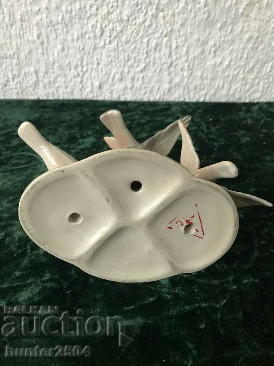 Δημοπρασία Ειδώλιο Portc - χρωματιστό 3 πουλάκια Μεγάλο περίπου 200 χλστ. Δημοπρασία Ειδώλιο Portc - χρωματιστό 3 πουλάκια Μεγάλο περίπου 200 χλστ.