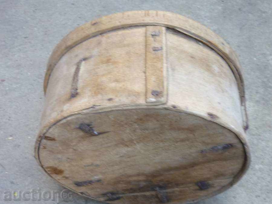 Auction An ancient wooden crank Auction An ancient wooden crank