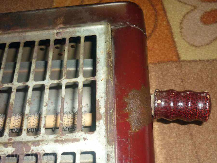 Delivery of Ancient heating stove from the early socialist period Delivery of Ancient heating stove from the early socialist period