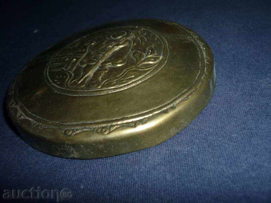 Auction  Hand-knocked bonnet lid