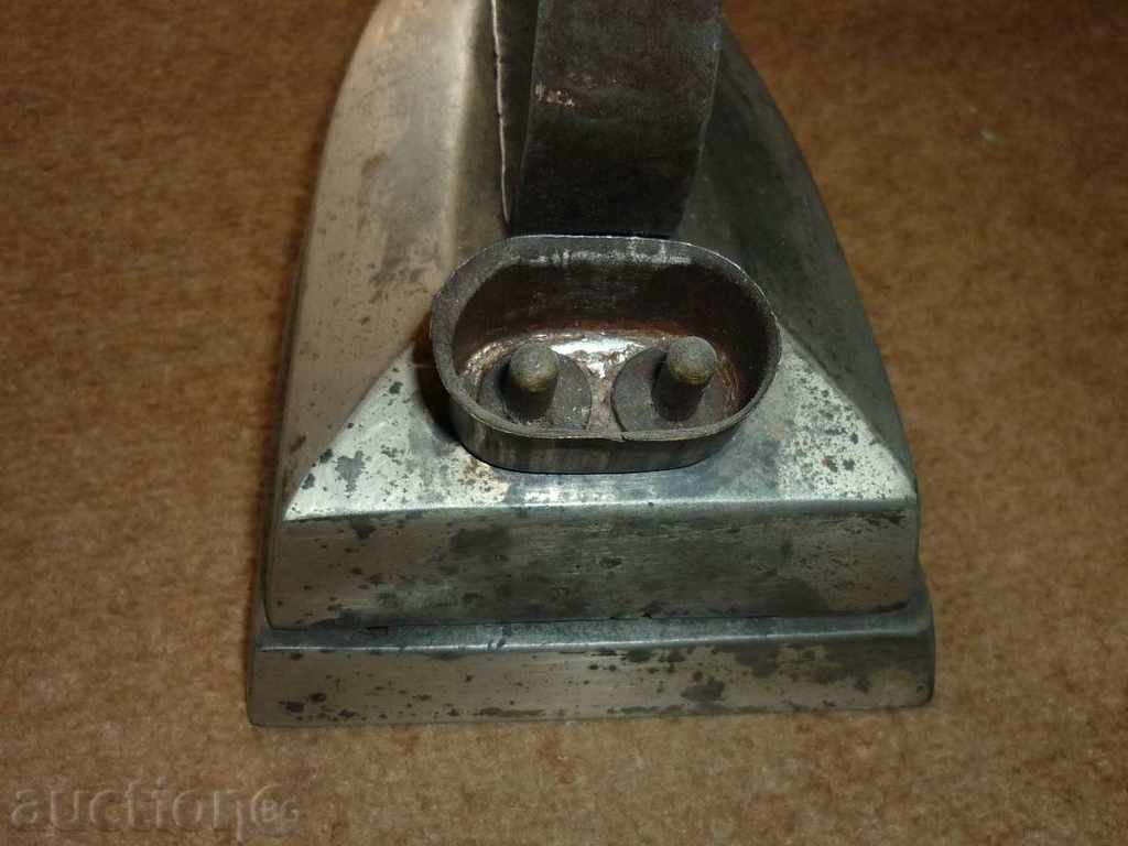 Socialist electric iron with price 24.00 BGN | € 12.27