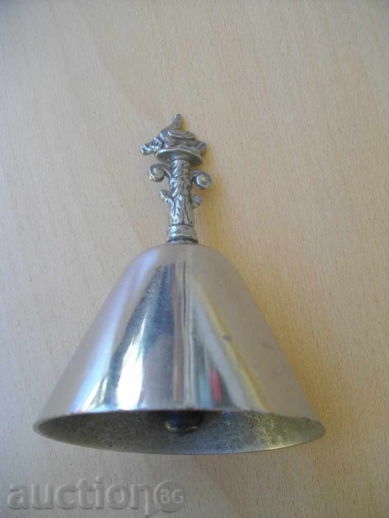 Bell din metal
