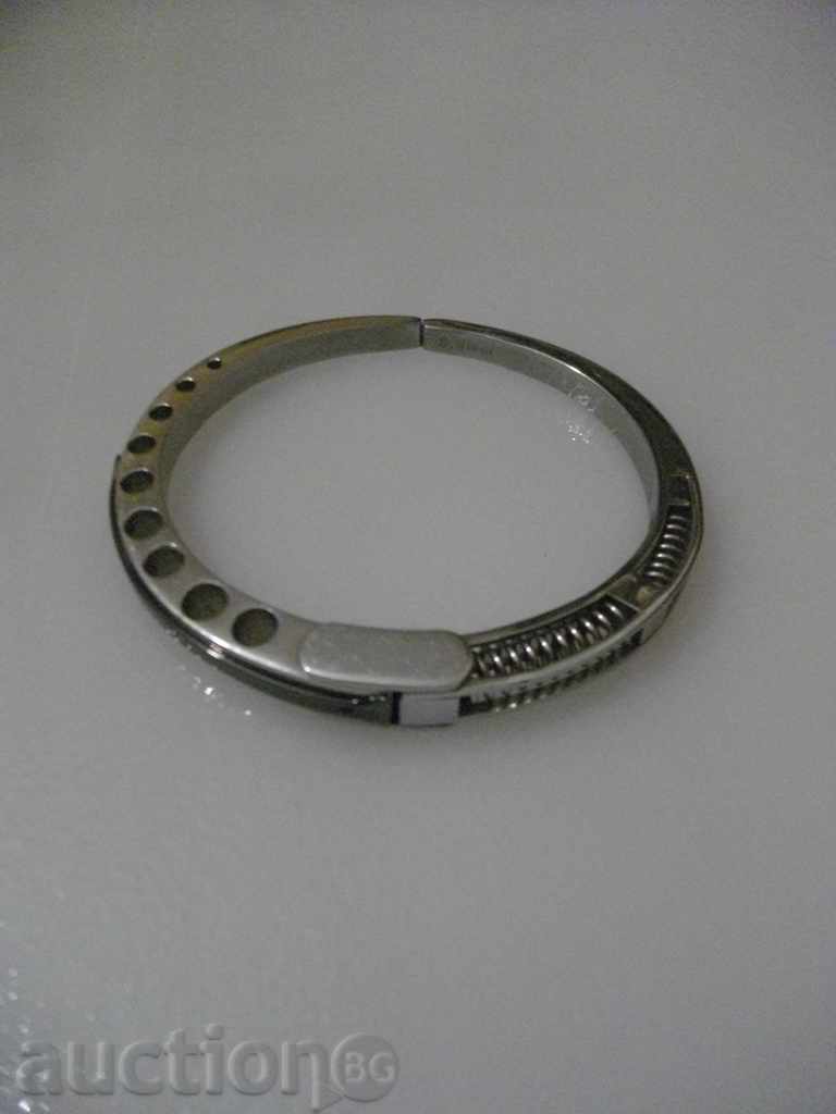 Metal bracelet in two parts