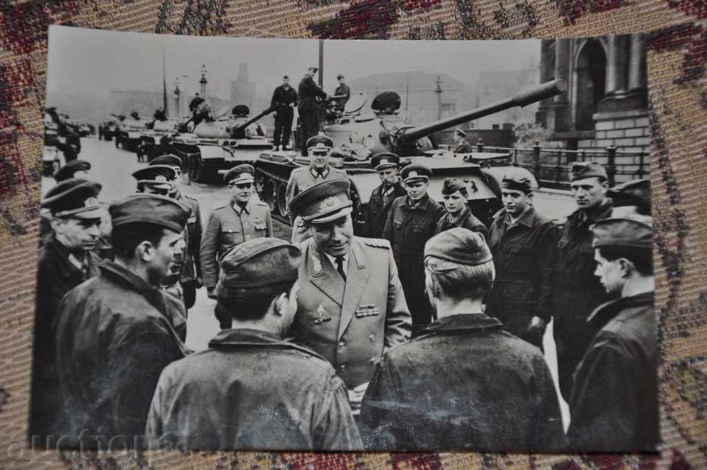 ГДР Военен министър на посещение при танкисти - соц