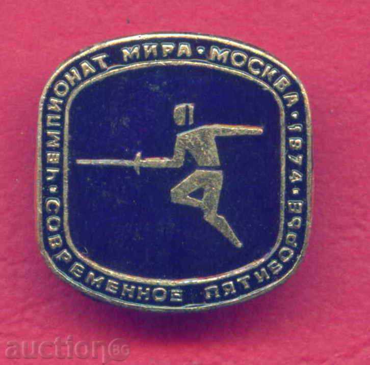 Badge SPORTS - FOOTBALL - Fashion Pattern 1974 MOSCOW / Z183