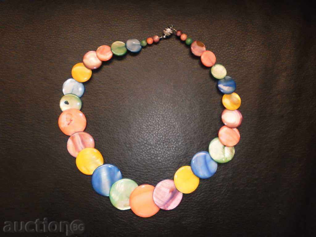 Necklace made of natural multicolored mother of pearl in round shape