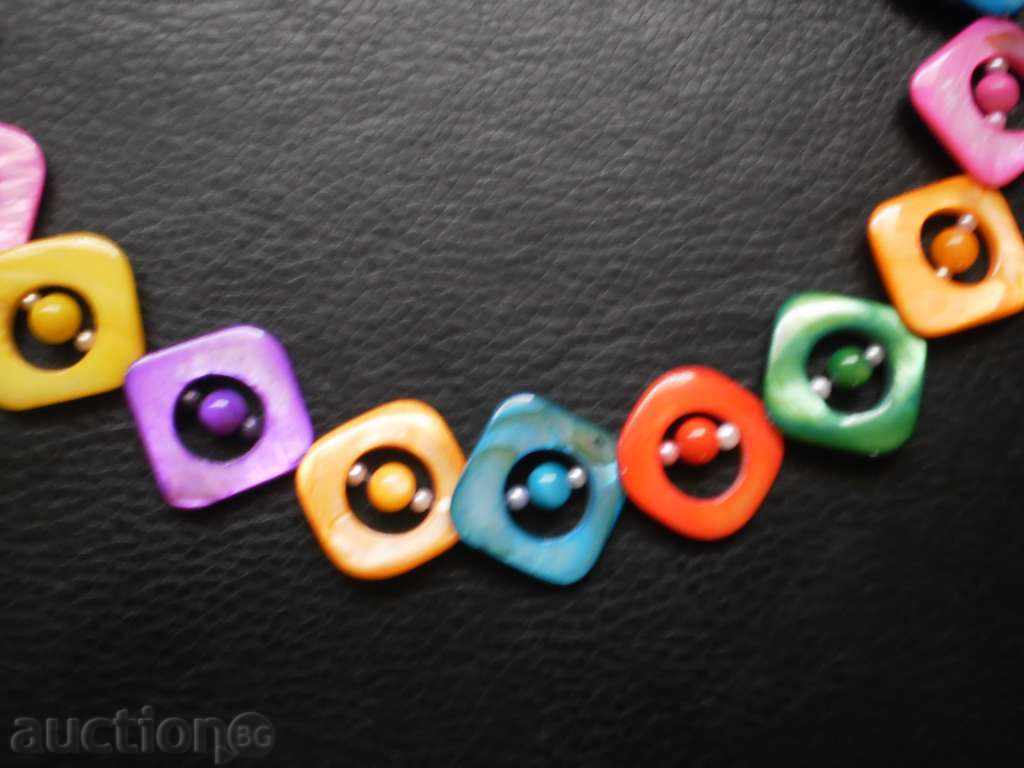 Auction A necklace of natural multi-colored mother-of-pearl with a quadrangular shape Auction A necklace of natural multi-colored mother-of-pearl with a quadrangular shape