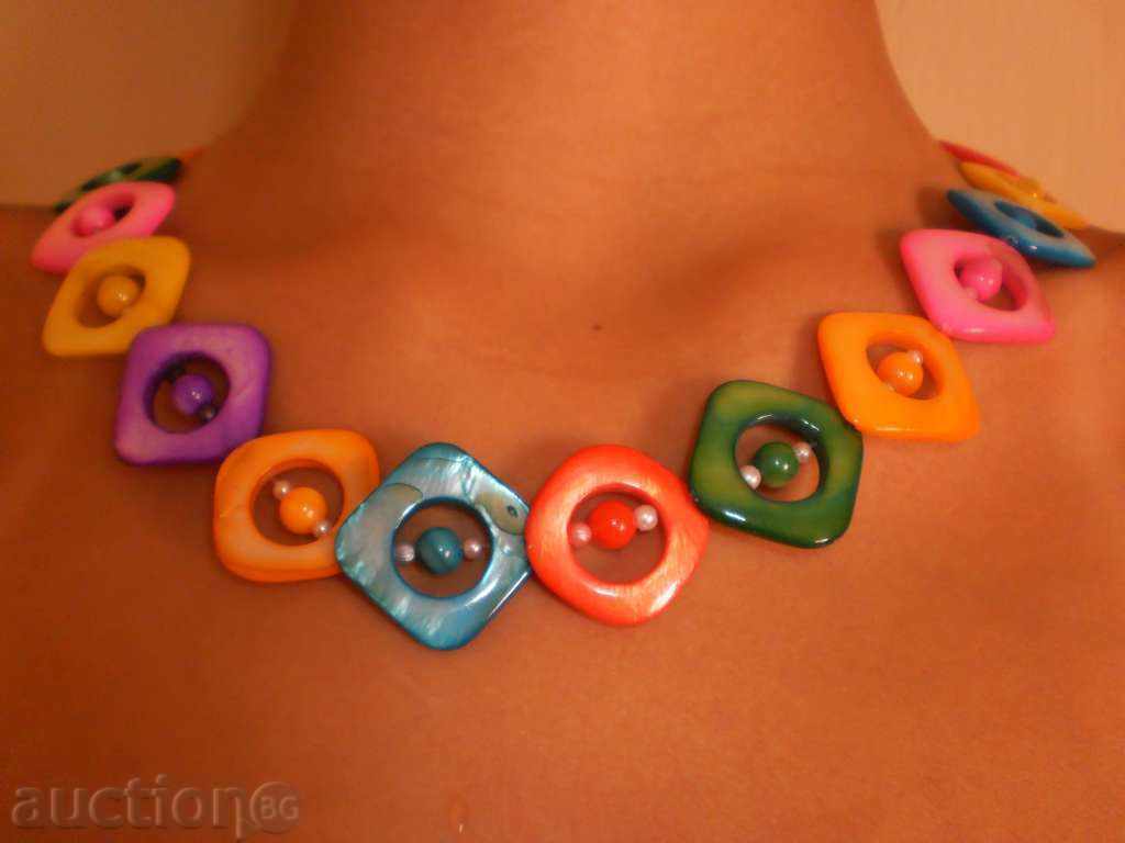 A necklace of natural multi-colored mother-of-pearl with a quadrangular shape - 5 A necklace of natural multi-colored mother-of-pearl with a quadrangular shape - 5