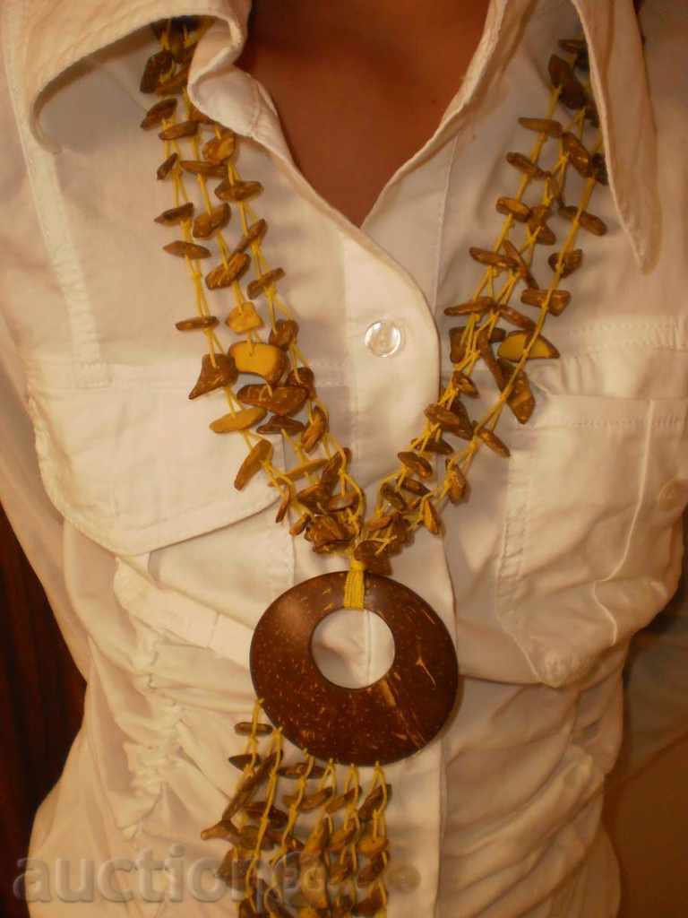 Auction Exotic coconut-yellow necklace Auction Exotic coconut-yellow necklace