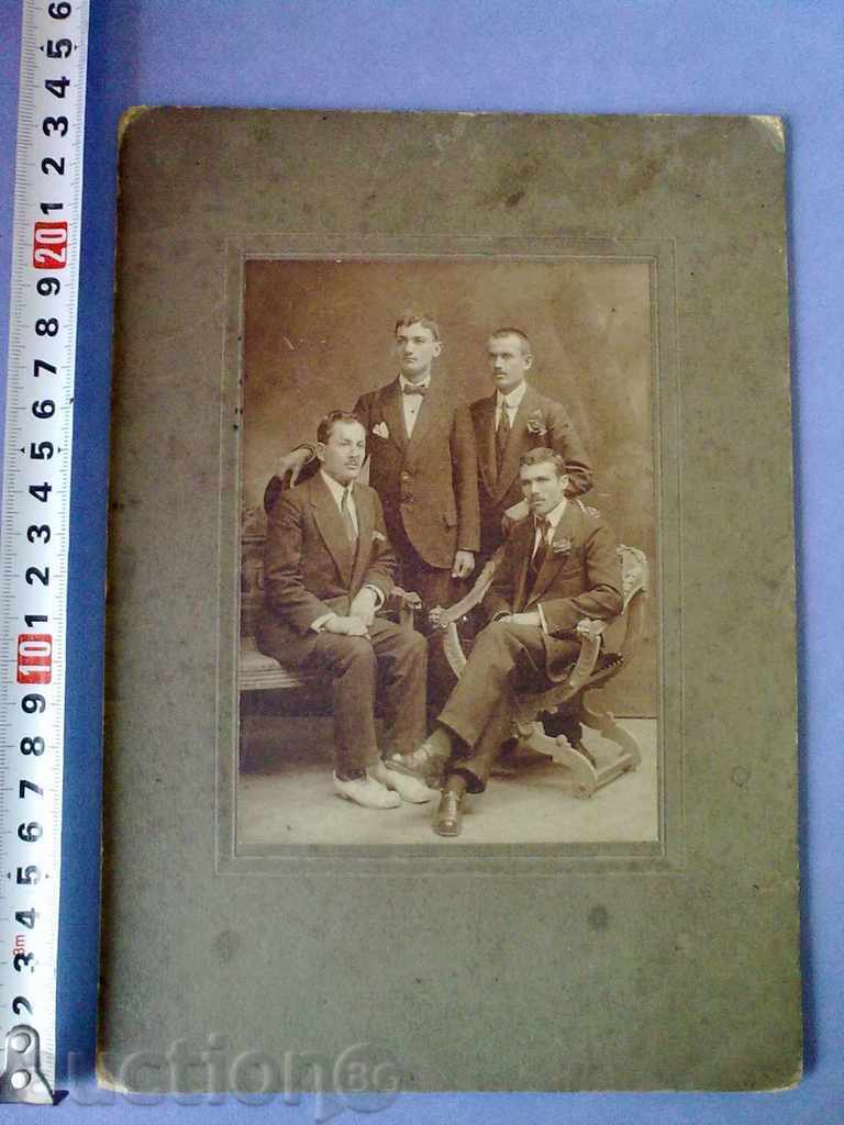 FOTOGRAFIE CARTON -home a secolului 20 cu preț 10.00 BGN | € 5.11