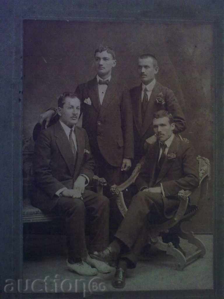 Licitație FOTOGRAFIE CARTON -home a secolului 20