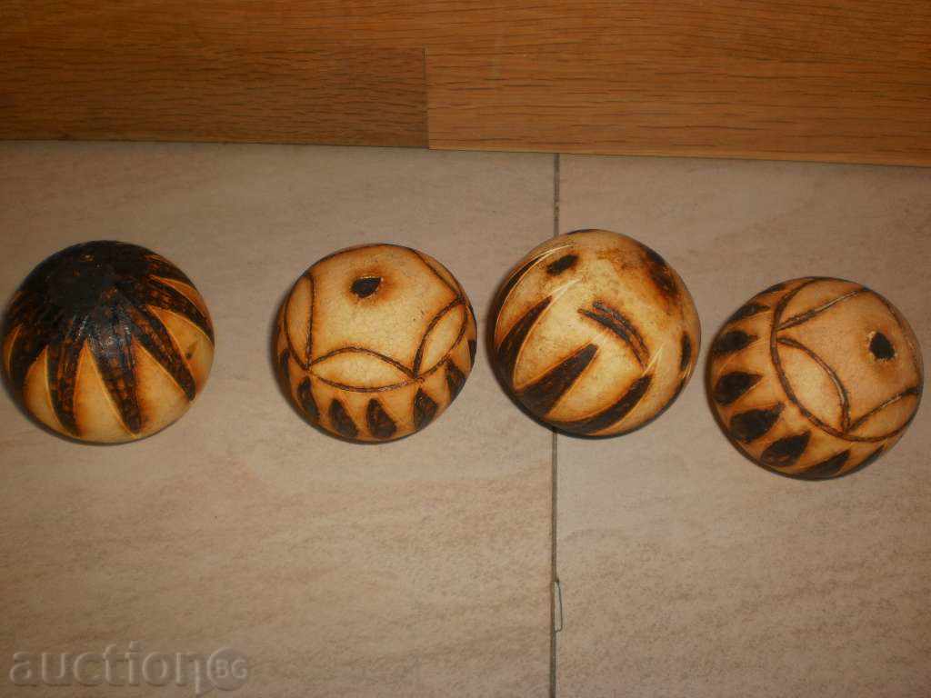 Decorative monkey balls with price 7.00 BGN | € 3.58