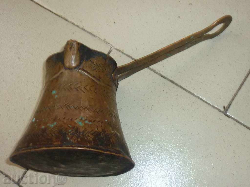 oală de cupru antic cu preț 48.00 BGN | € 24.54 oală de cupru antic cu preț 48.00 BGN | € 24.54