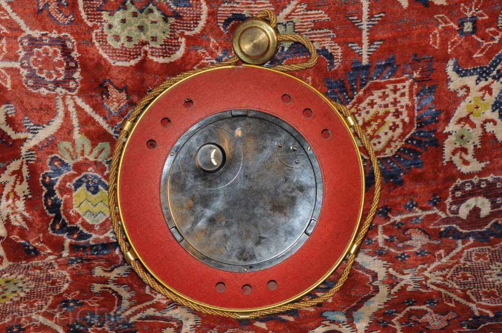 Стенен часовник с цена € 51.13 | 100.00 лв.