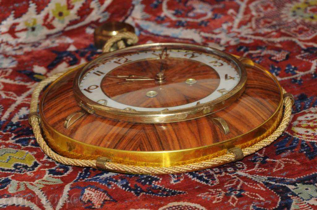 Доставка на Стенен часовник