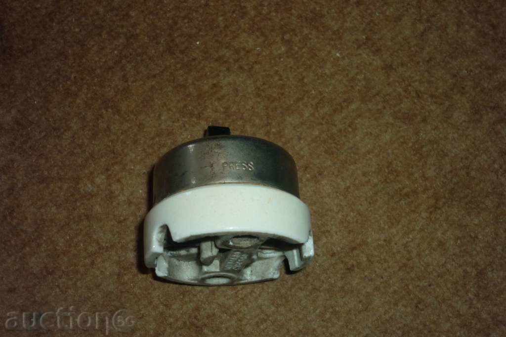 διακόπτη Αρχαία πορσελάνη από τις αρχές του εικοστού αιώνα με τιμή 39.00 BGN | € 19.94 διακόπτη Αρχαία πορσελάνη από τις αρχές του εικοστού αιώνα με τιμή 39.00 BGN | € 19.94