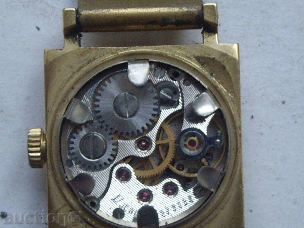 Delivery of Ladies Handheld Russian Clock '' Chaika '' Delivery of Ladies Handheld Russian Clock '' Chaika ''