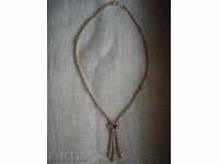 I sell a necklace with pearls