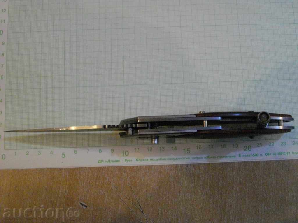 Knife foldable with flashlight with price 10.00 BGN | € 5.11 Knife foldable with flashlight with price 10.00 BGN | € 5.11