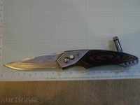 Knife foldable with flashlight