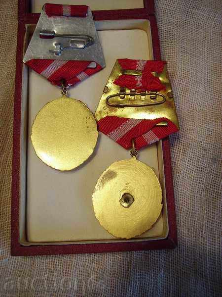 Delivery of I sell two orders with a box Delivery of I sell two orders with a box