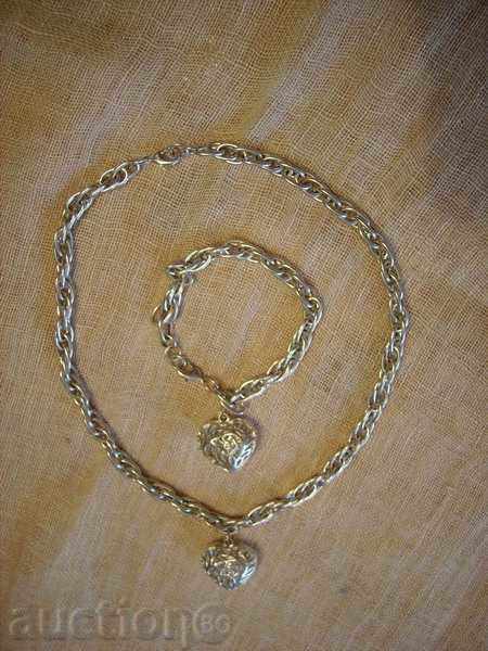 Sell ​​a necklace with a bracelet