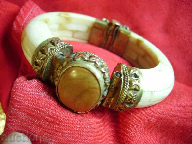Vindem bratara de oase, monturi și pietre - 5