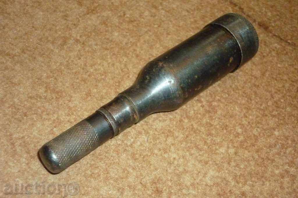 Доставка на Старинен арсеналски такаламид от армейски мотор, мотоциклет Доставка на Старинен арсеналски такаламид от армейски мотор, мотоциклет