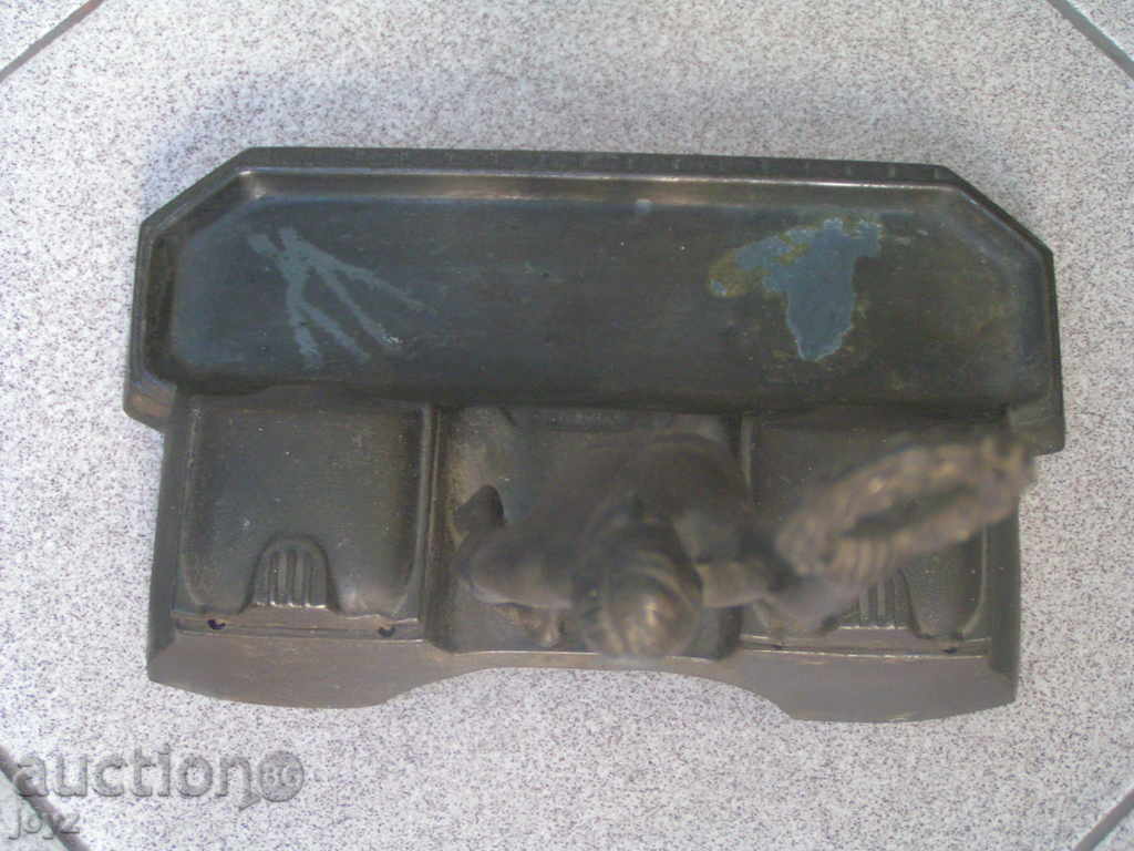Auction Ancient metal ink with an Olympian 30s Auction Ancient metal ink with an Olympian 30s