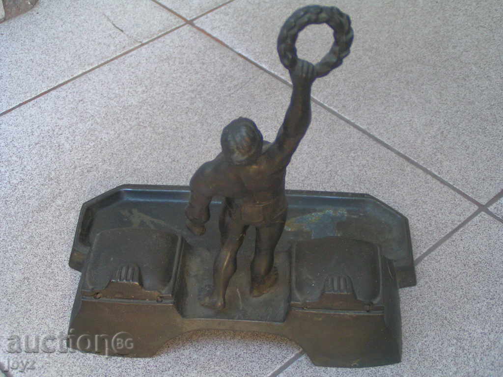 Delivery of Ancient metal ink with an Olympian 30s Delivery of Ancient metal ink with an Olympian 30s