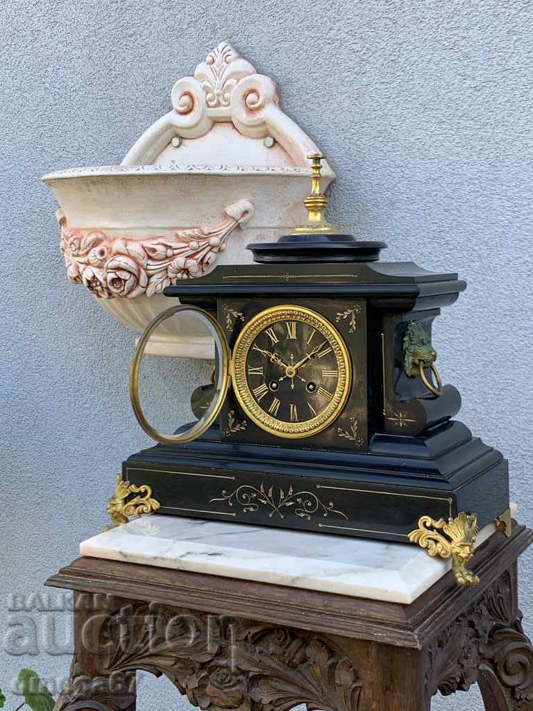 Fireplace clock made of black onyx and bronze with gilding!