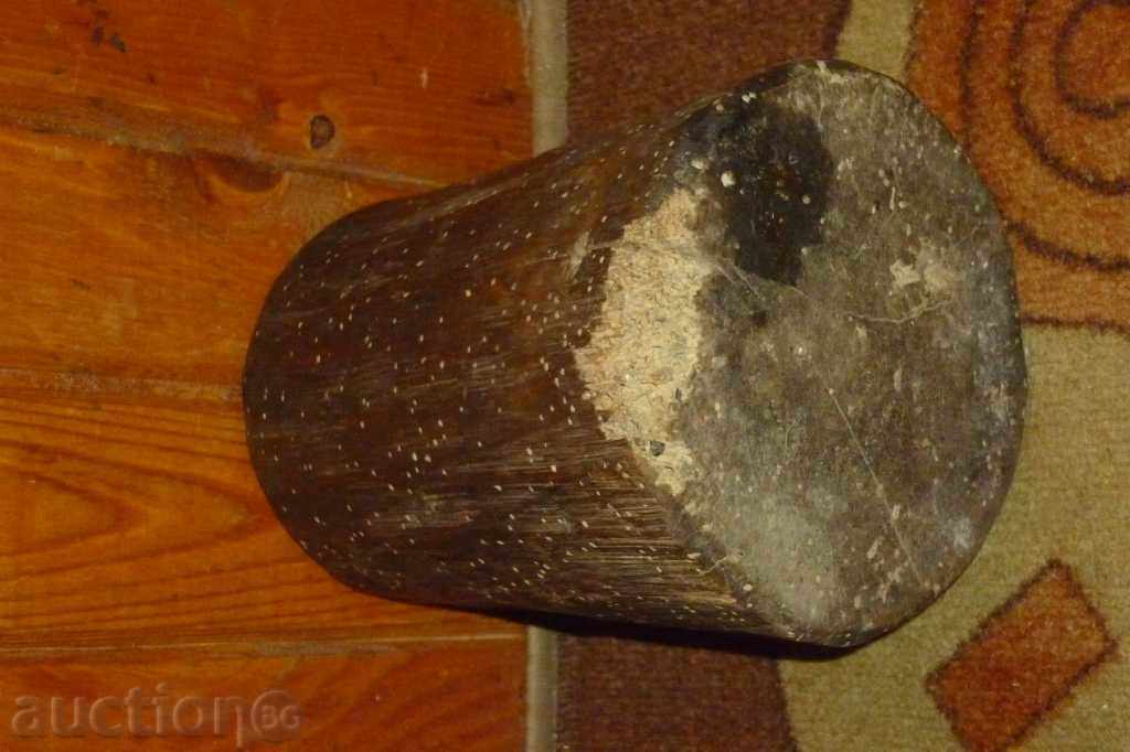 Παράδοση Παλιό ξύλινο γουδί, γουδί, τσουκάλι, ξύλινο, κρίνα, βαρέλι Παράδοση Παλιό ξύλινο γουδί, γουδί, τσουκάλι, ξύλινο, κρίνα, βαρέλι