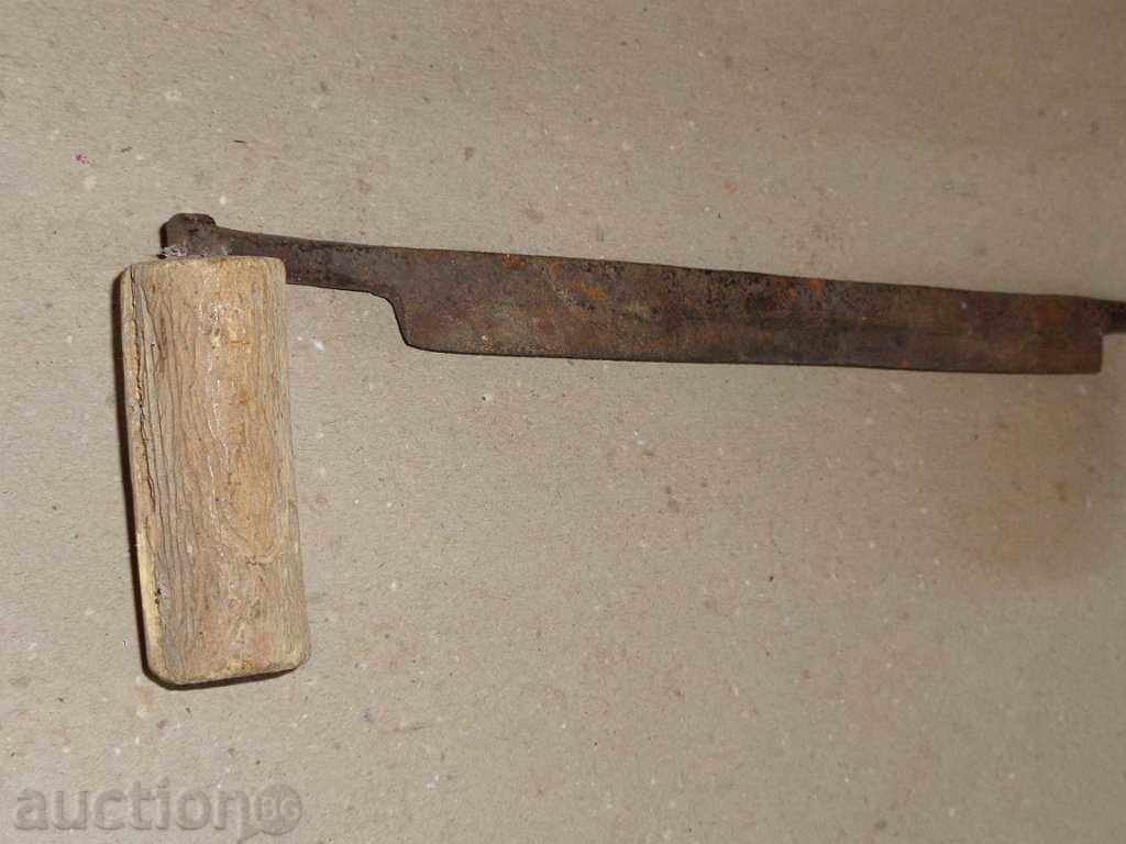 Delivery of Old rowan, grater, tool, saw, toothed Delivery of Old rowan, grater, tool, saw, toothed