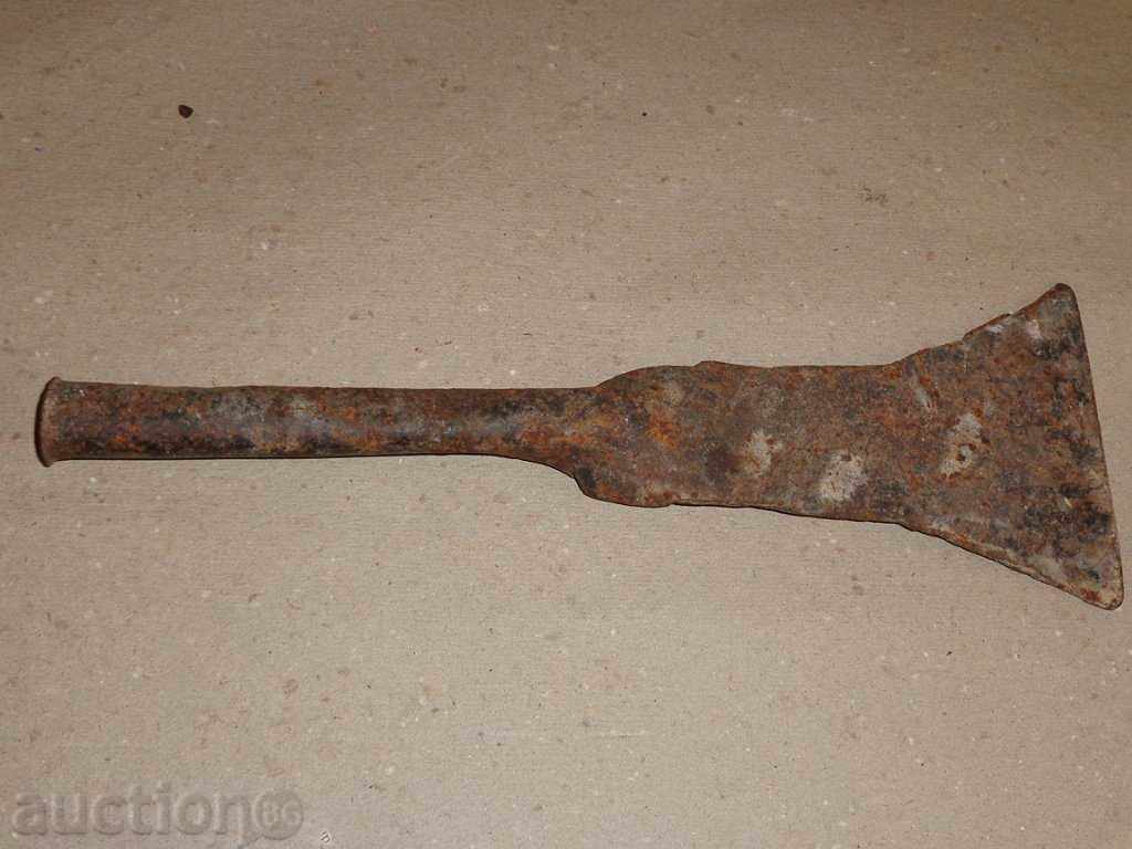 Auction An old maid of honor, a bitch, a gourd, a gauntlet, a wrought iron Auction An old maid of honor, a bitch, a gourd, a gauntlet, a wrought iron