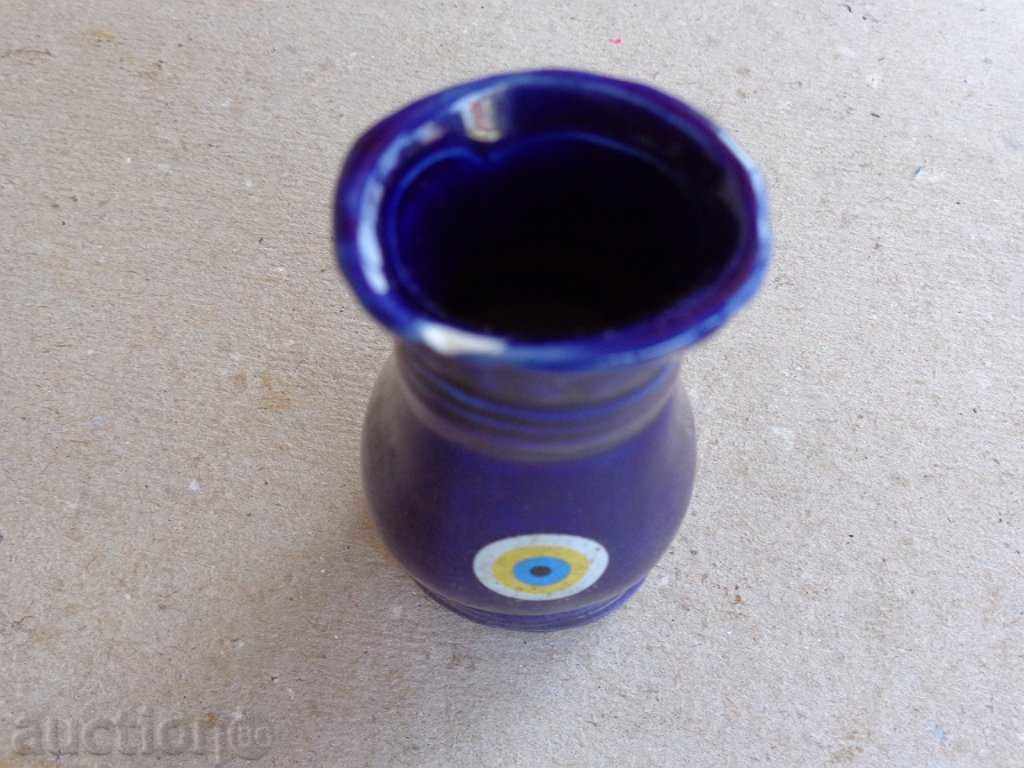 Auction  A miniature vase with a tutorial