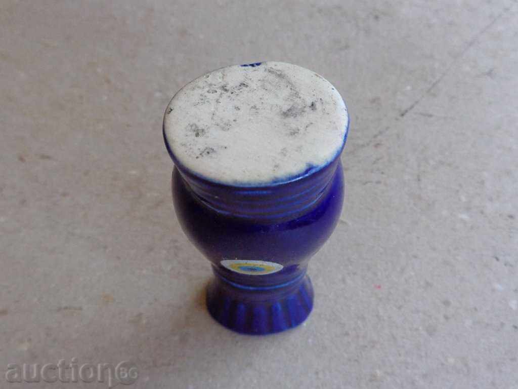 Delivery of A miniature vase with a tutorial