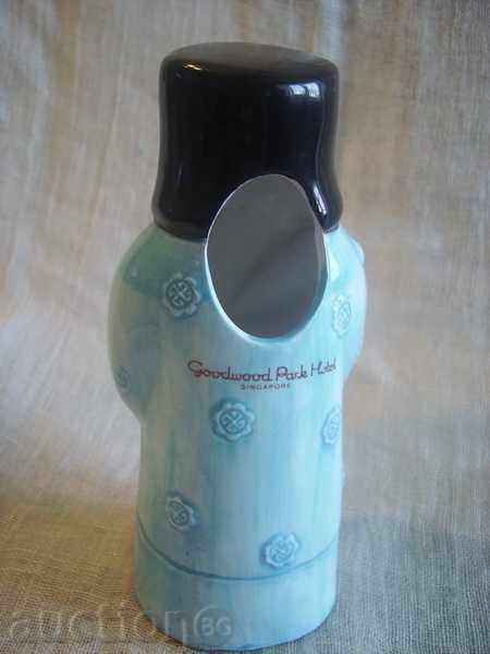 Auction  I sell a porcelain figure to a priest