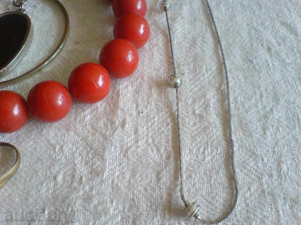 Auction a piece of jewelry Auction a piece of jewelry