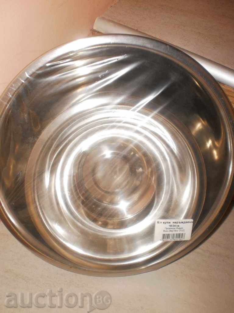 A new set of two stainless steel bowls