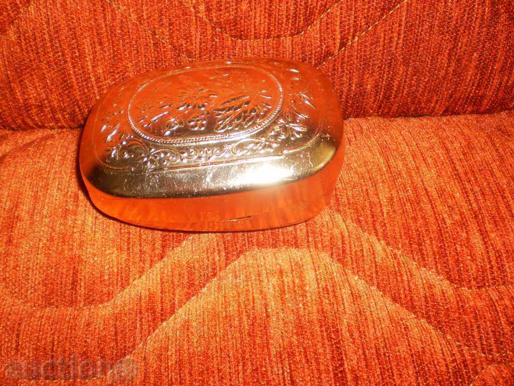 Όμορφη σαπούνι μετάλλου με τιμή 32.00 BGN | € 16.36 Όμορφη σαπούνι μετάλλου με τιμή 32.00 BGN | € 16.36