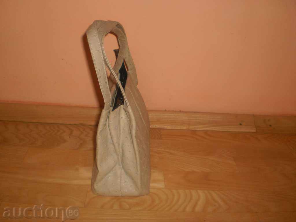 Delivery of Lady's bag of ostrich skin Delivery of Lady's bag of ostrich skin