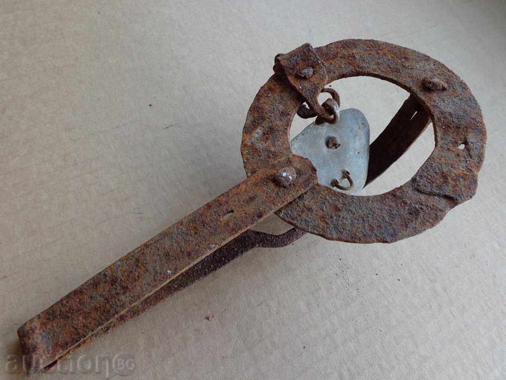 Auction Old manual forged trap Auction Old manual forged trap