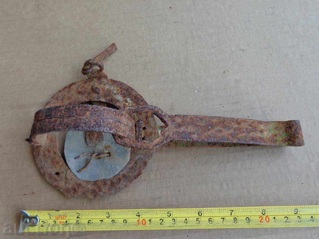 Old manual forged trap - 5 Old manual forged trap - 5