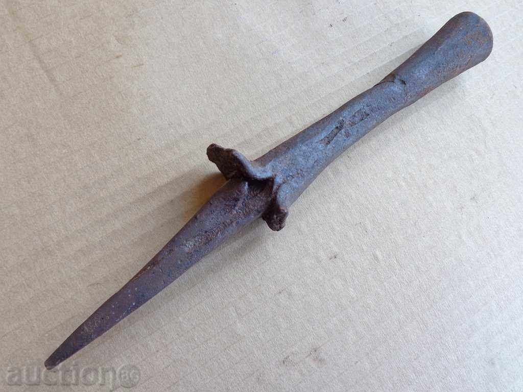 A primitive anvil for hair peeling - 7 A primitive anvil for hair peeling - 7