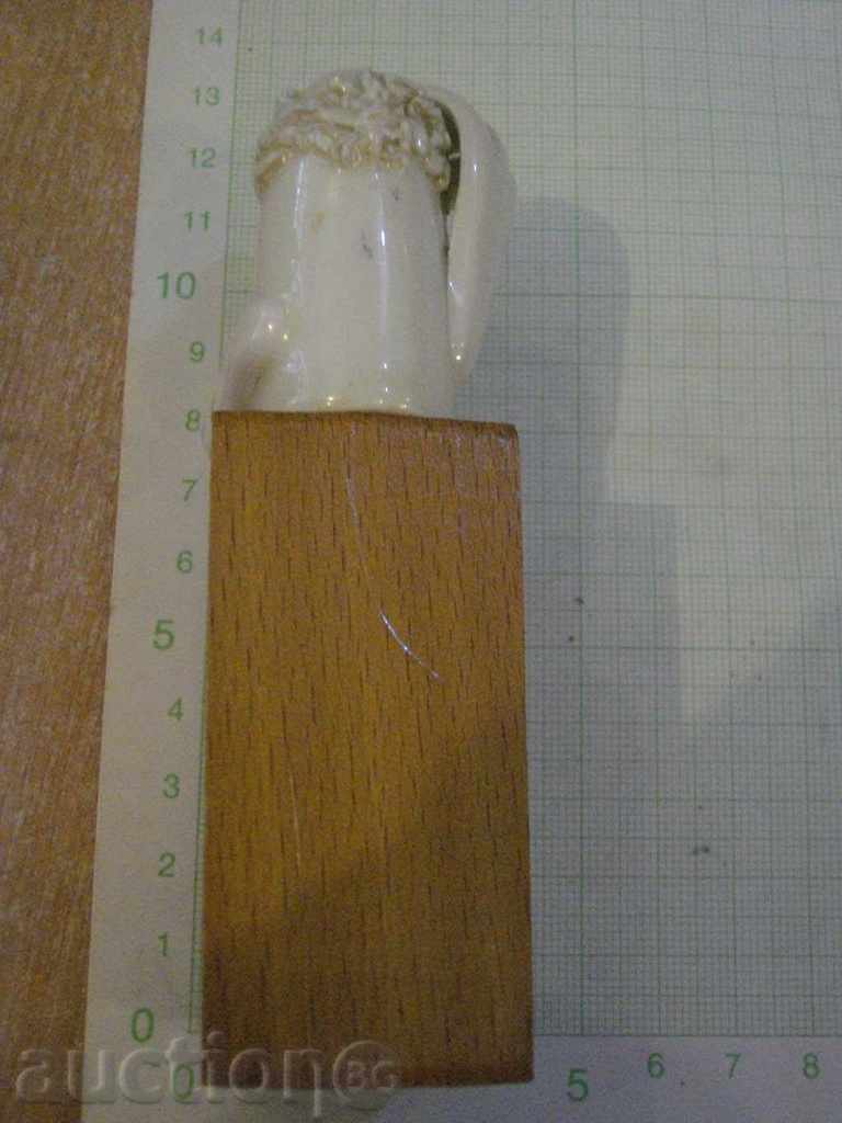 Delivery of Porcelain figure of a wooden pedestal Delivery of Porcelain figure of a wooden pedestal