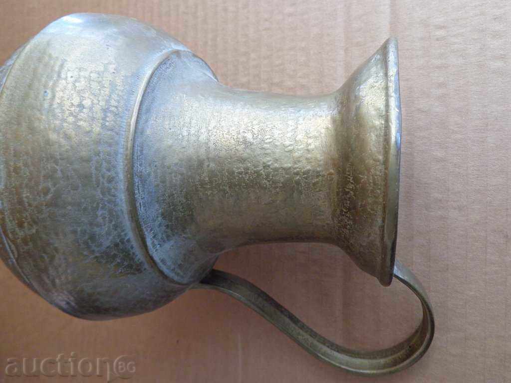 Delivery of Old bronze jug, teapot, hibiscus, chum Delivery of Old bronze jug, teapot, hibiscus, chum