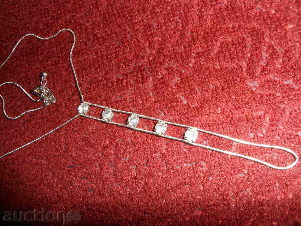 Colier cu 5 pietre de țurțure cu preț € 5.00 | 9.78 BGN